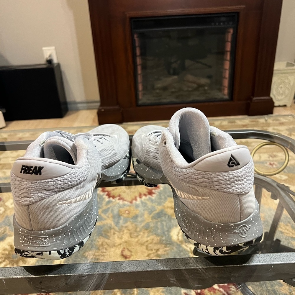 Nike Light Silver Gray Tennis Shoes - Picture 9 of 14